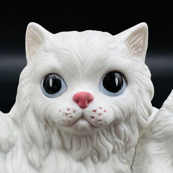 Vintage Cat Figurine Homco White Mamma and Kittens Laying Pose #1412 EUC - Picture 3 of 13